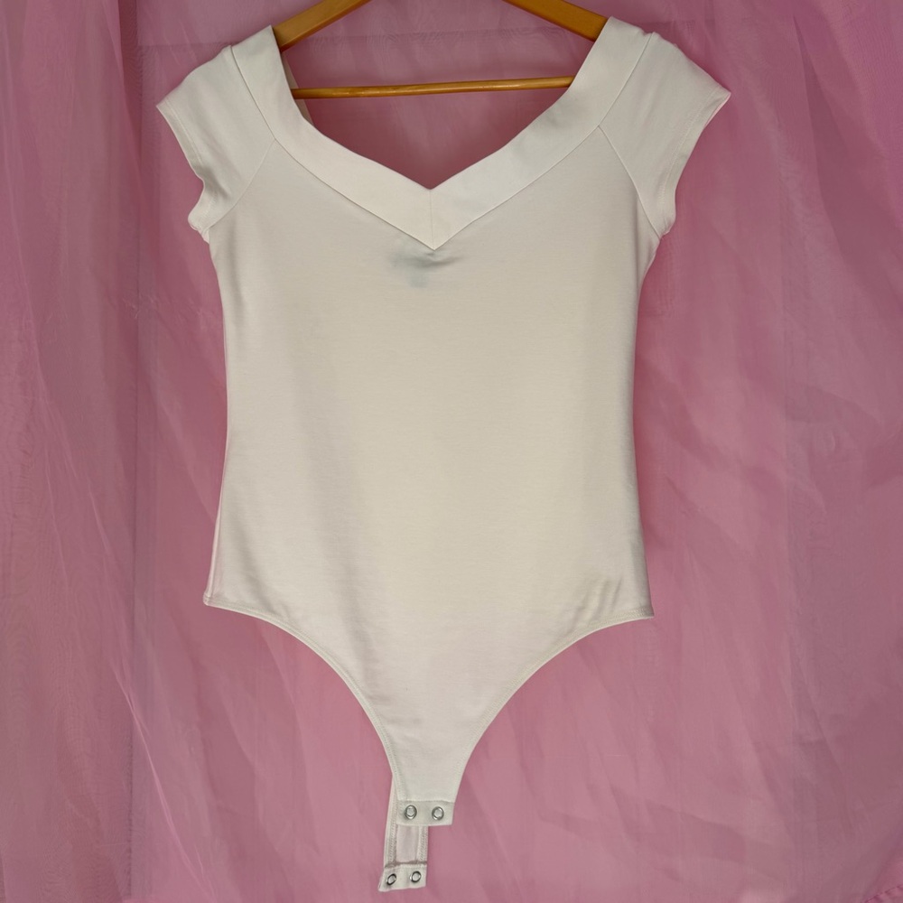 Express Off-White V-Neck One-Piece Bodysuit Size M